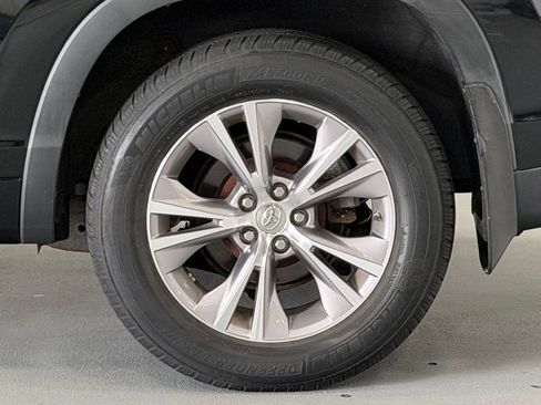 Used 2014 Toyota Highlander XLE AWD/4WD image 8