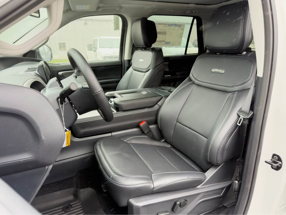 New 2027 Ford Expedition Platinum w/ Driver's Package AWD/4WD image 6