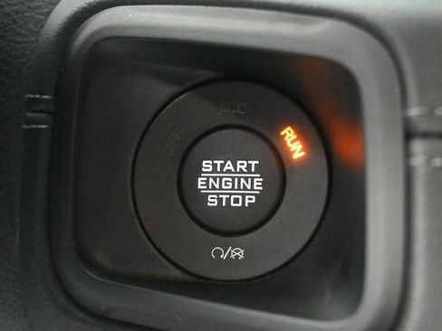 Used 2024 Jeep Gladiator Rubicon w/ Technology Group image 18