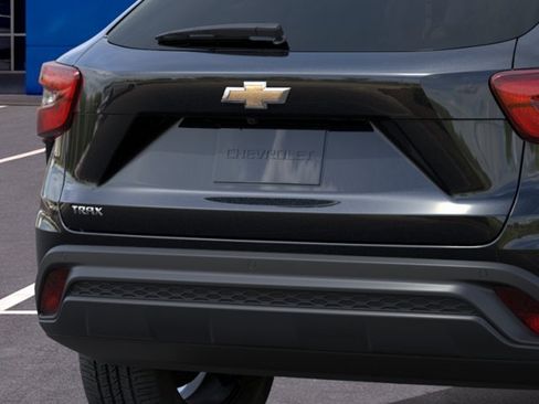 New 2026 Chevrolet Trax LS w/ LS Convenience Package FWD image 14