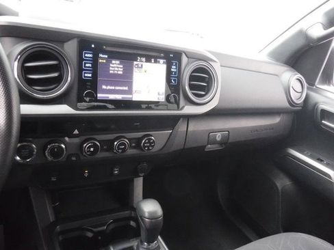 Used 2017 Toyota Tacoma TRD Sport image 29