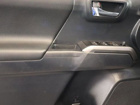 Certified 2019 Toyota Tacoma TRD Sport image 9