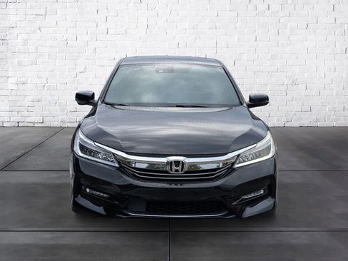 Used 2017 Honda Accord Touring image 3