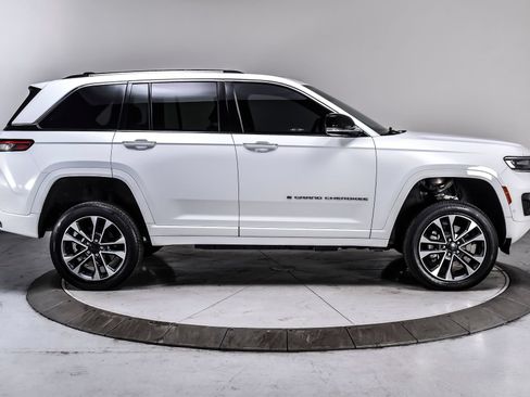 Used 2023 Jeep Grand Cherokee Overland w/ Luxury Tech Group IV AWD/4WD image 7