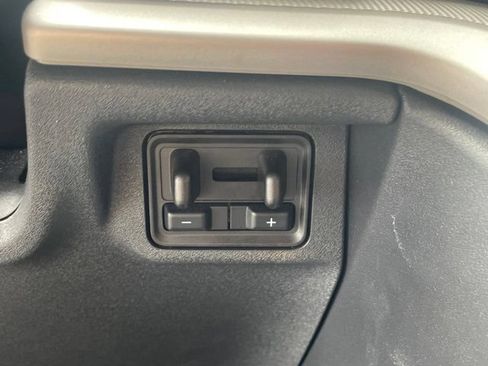Used 2025 Ford Expedition Active RWD image 16