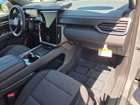 Used 2025 GMC Acadia Elevation FWD image 18