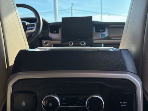 Used 2024 Ford Expedition Limited image 18