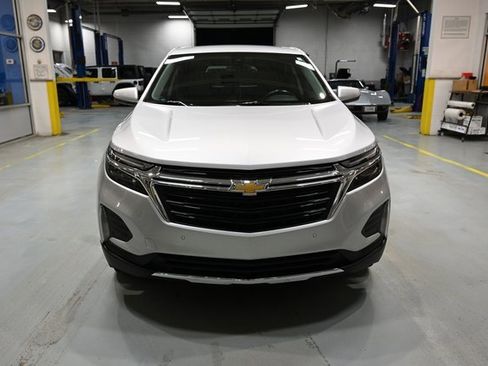 Used 2022 Chevrolet Equinox LT image 2