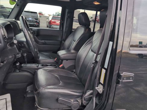 Used 2017 Jeep Wrangler Unlimited Sahara image 16