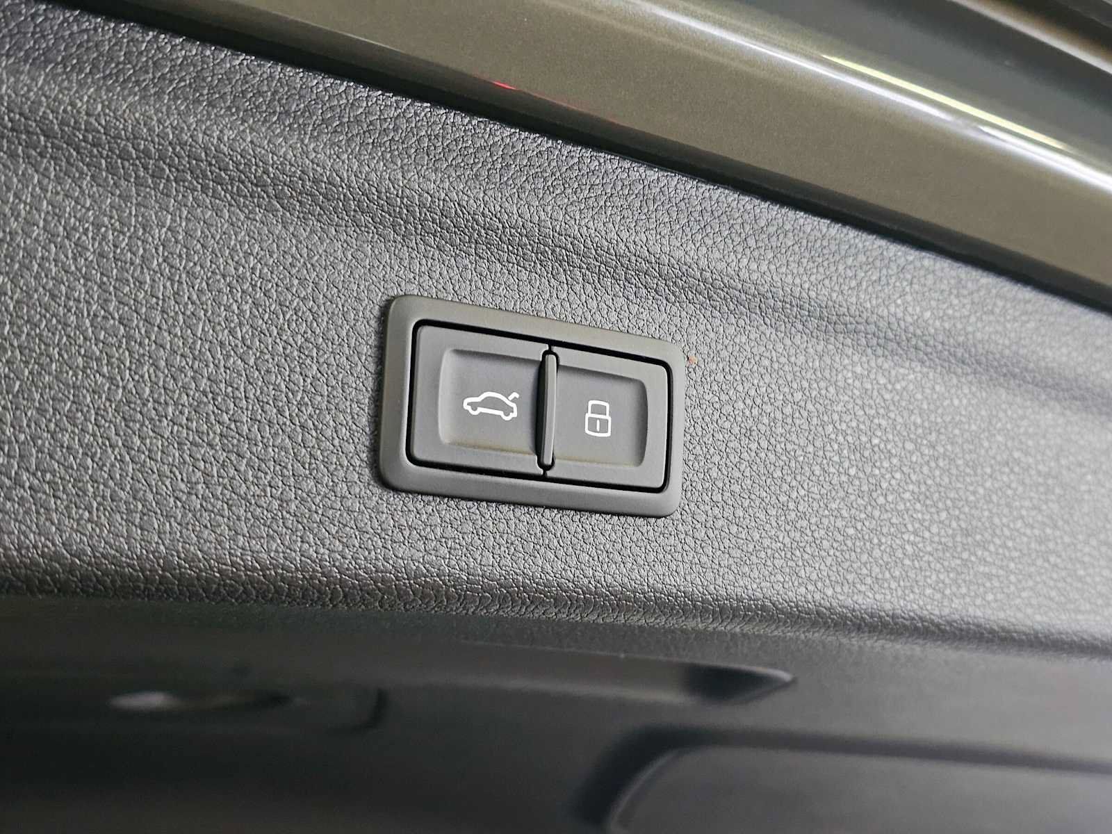 Used 2024 Audi Q3 2.0T Premium w/ Convenience Package AWD/4WD image 17