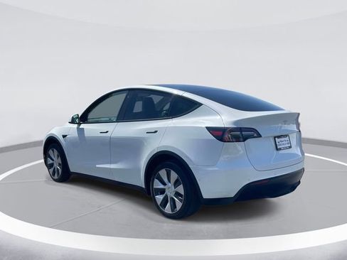 Used 2021 Tesla Model Y 2WD image 4