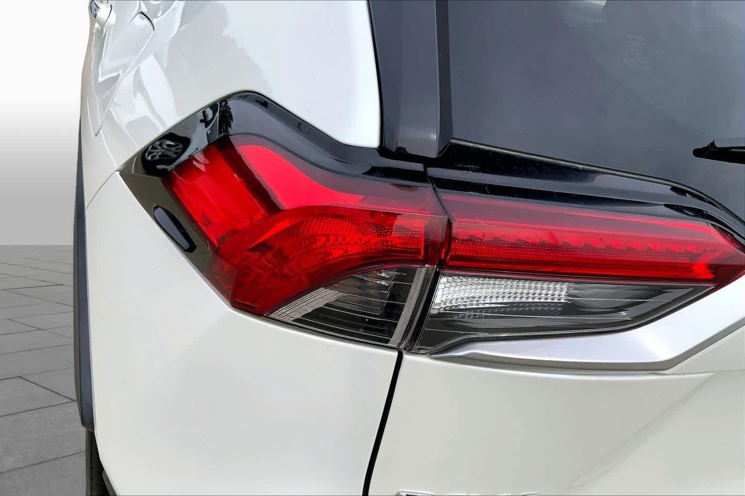 Used 2019 Toyota RAV4 Limited w/ Advanced Technology Package FWD image 27