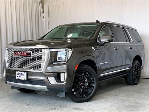 Used 2021 GMC Yukon Denali w/ Denali Premium Package image 2