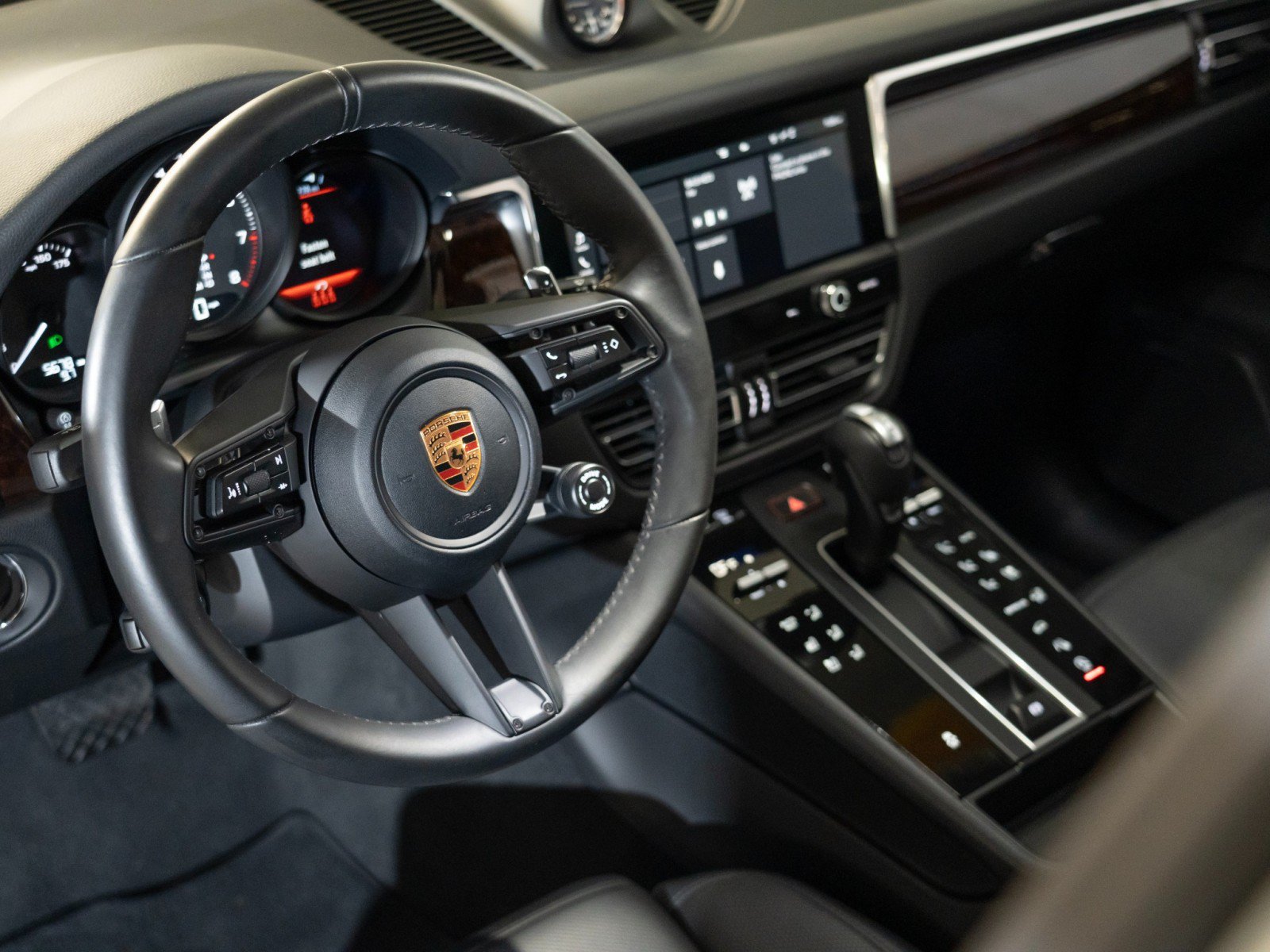 Certified 2026 Porsche Macan AWD/4WD image 14