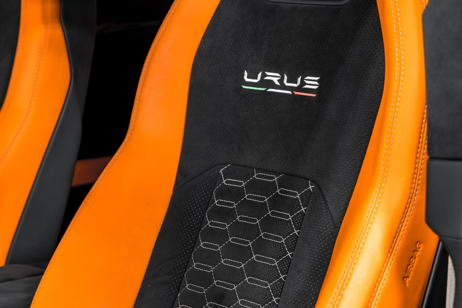 Used 2022 Lamborghini Urus AWD/4WD image 22