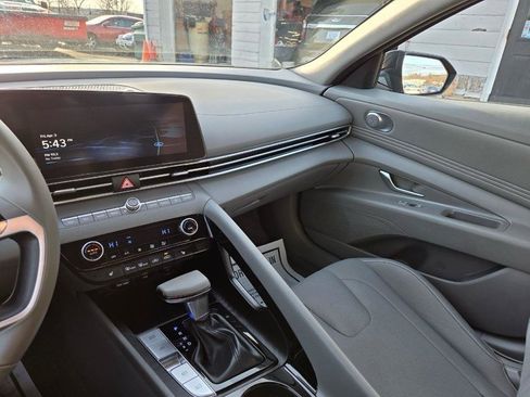 Used 2023 Hyundai Elantra SEL w/ Convenience Package FWD image 17