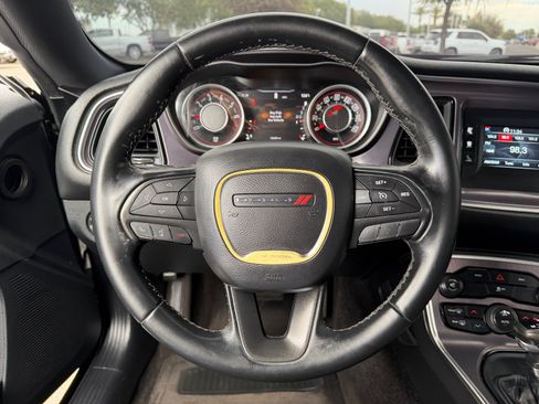 Used 2015 Dodge Challenger SXT RWD image 17