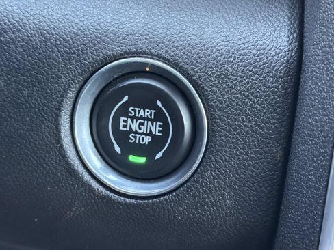 Used 2025 GMC Acadia Denali w/ Super Cruise Package FWD image 8