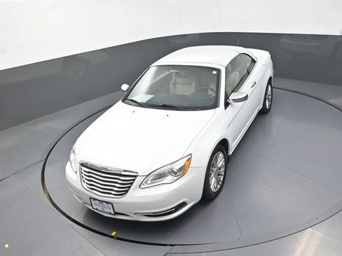 Used 2011 Chrysler 200 Limited FWD image 16