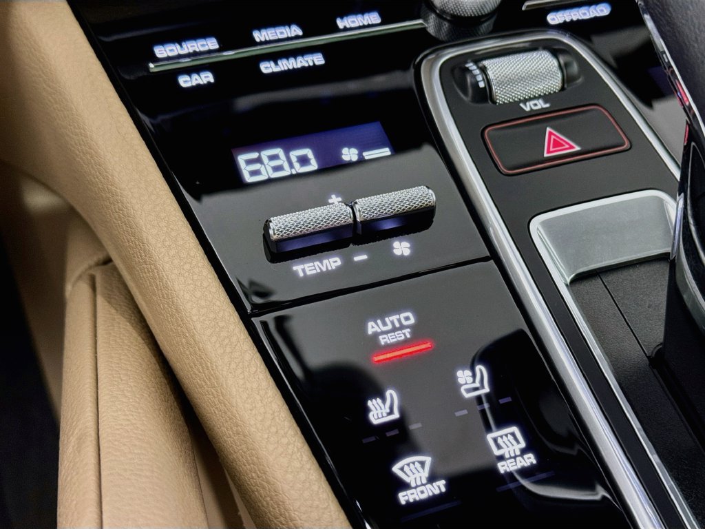 Certified 2023 Porsche Cayenne AWD/4WD image 17