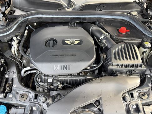 Used 2017 MINI Cooper 4-Door Hardtop image 10