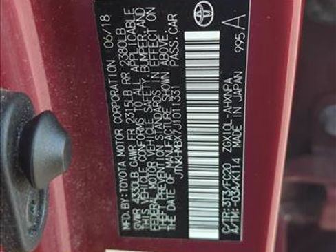 Used 2018 Toyota C-HR XLE FWD image 2