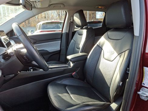 Used 2022 Jeep Compass Latitude image 10