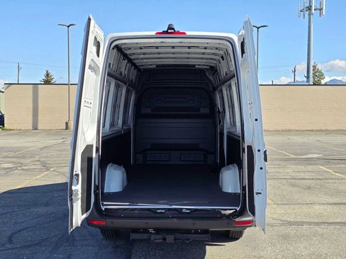 Used 2024 Mercedes-Benz Sprinter 2500 image 10