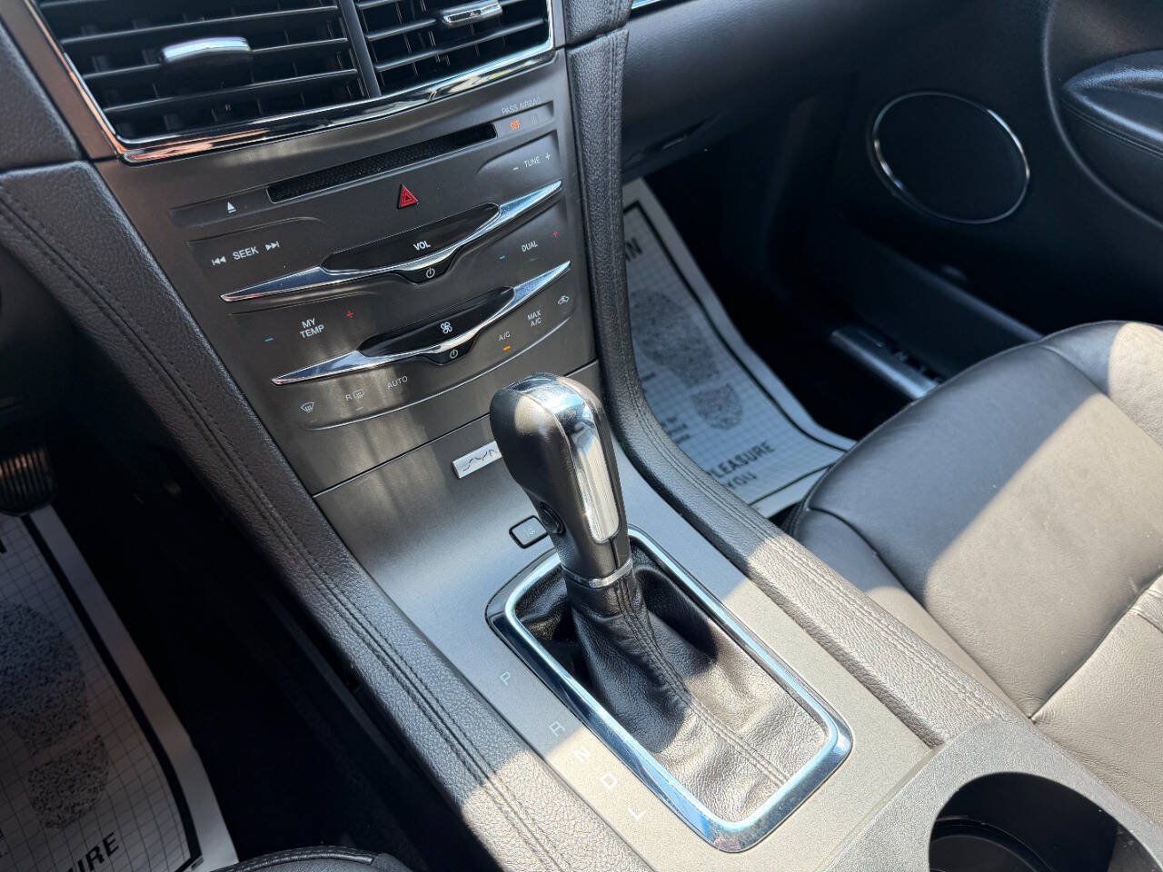 Used 2015 Lincoln MKT AWD image 45