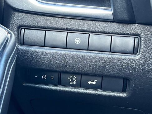Used 2024 Nissan Rogue SV FWD image 12