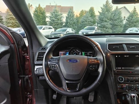 Used 2018 Ford Explorer XLT w/ Equipment Group 202A AWD/4WD image 13