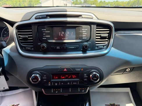 Used 2016 Kia Sorento EX AWD/4WD image 32