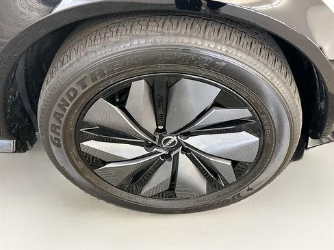 Used 2024 Nissan Ariya AWD image 11