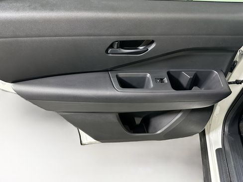 Used 2025 Nissan Pathfinder SV image 24