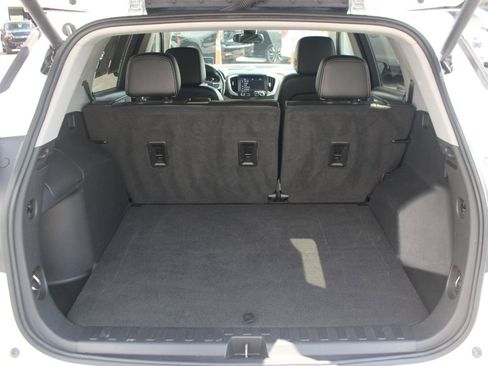 Used 2022 GMC Terrain SLT w/ Infotainment Package II FWD image 11