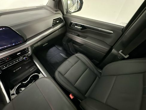 Used 2026 Chevrolet Suburban RST w/ Comfort Package AWD/4WD image 11