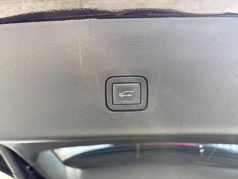 Used 2023 Chevrolet Traverse Premier image 23