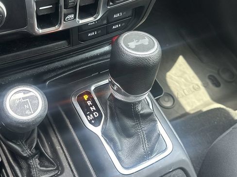 Used 2022 Jeep Wrangler Unlimited Sport AWD/4WD image 29
