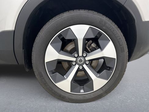 Used 2025 Volvo XC40 B5 Plus AWD/4WD image 22