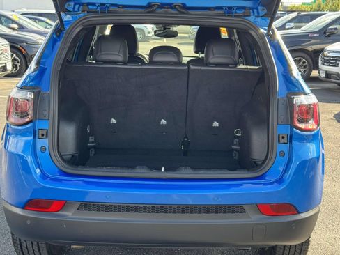 Used 2025 Jeep Compass Limited AWD/4WD image 17