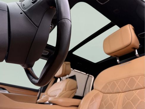 Used 2022 Jeep Grand Wagoneer Series III w/ Rear Seat Video Group 1 image 12