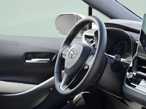 Used 2026 Toyota Corolla SE w/ SE Premium Package FWD image 12
