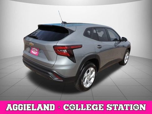 Certified 2026 Chevrolet Trax LS w/ LS Convenience Package FWD image 4
