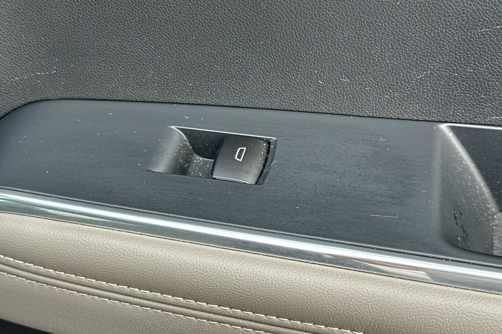 Used 2026 GMC Acadia Elevation w/ Elevation Premium Package FWD image 22