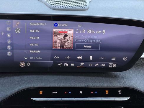 Used 2025 Buick Enclave Preferred image 4