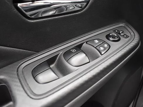Used 2025 Nissan Versa SV FWD image 20