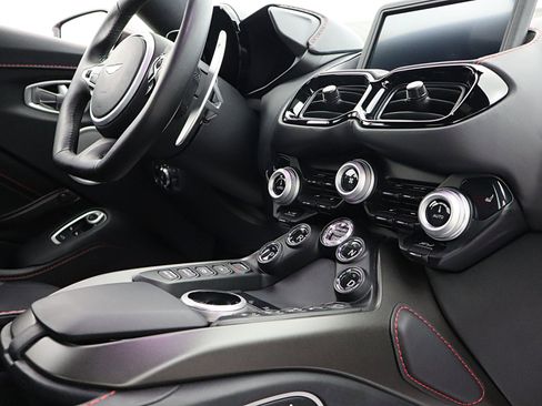 Used 2023 Aston Martin V8 Vantage Coupe RWD image 39