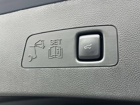Used 2025 Lincoln Corsair FWD image 11