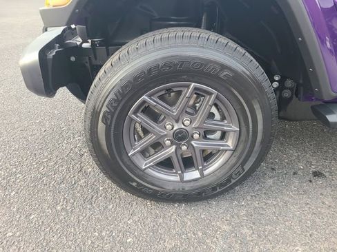 New 2026 Jeep Gladiator Sport AWD/4WD image 10