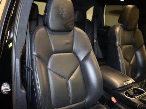 Used 2012 Porsche Cayenne Turbo image 39